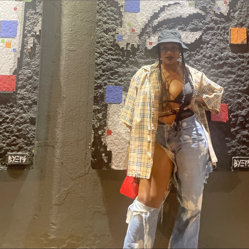 XL button up (Burberry style)